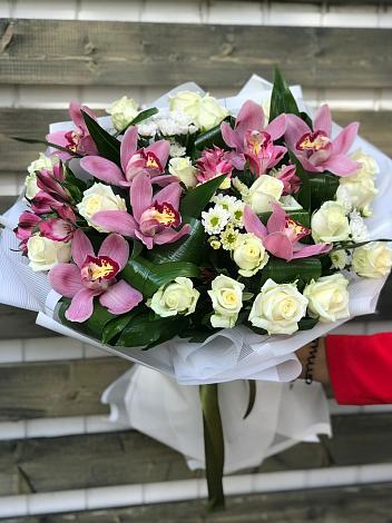Букет цветов из: Розы и Хризантемы в Винсадах