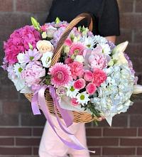 Композиция солнечный день в Винсадах Цветочная композиция из Розы, Хризантемы, Пионы и Лизиантусы в корзине в Винсадах