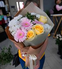 Букет цветов из:  Герберы, Розы и Хризантемы в Винсадах