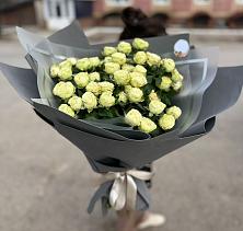 Букет Белые кустовые розы Солинеро в Винсадах