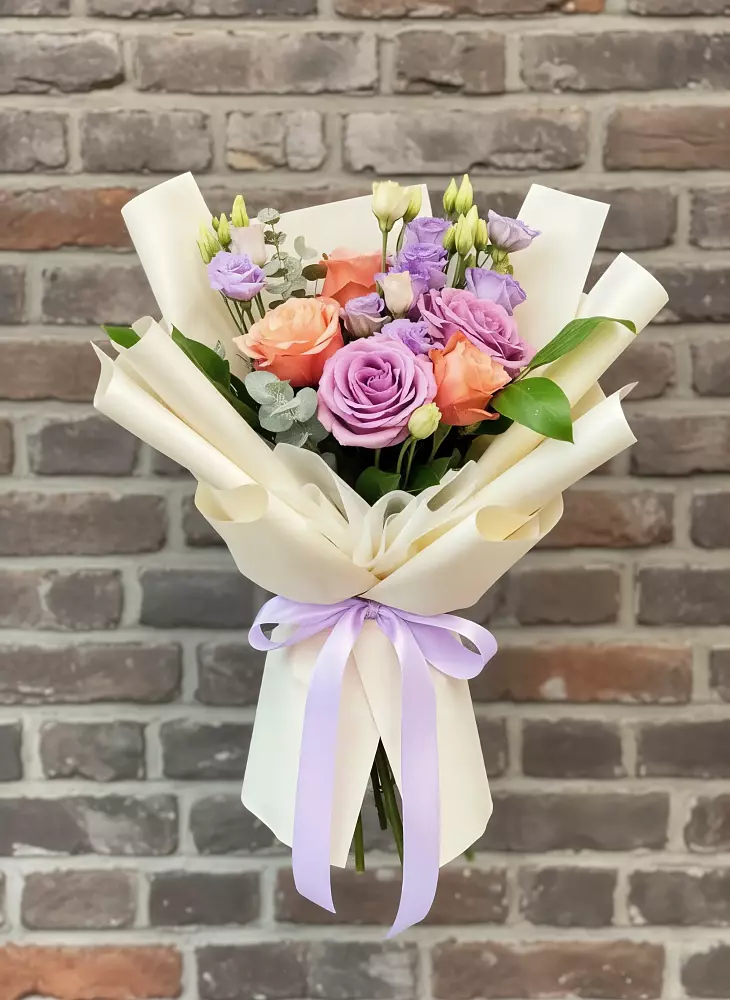 Букет цветов из: Лизиантусы и Розы в Винсадах