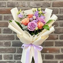 Букет цветов из:  Лизиантусы и Розы в Винсадах