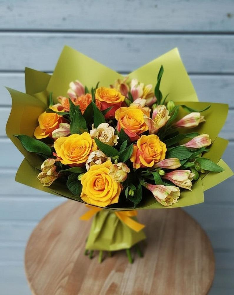 Букет цветов из: Альстромерии и Розы в Винсадах