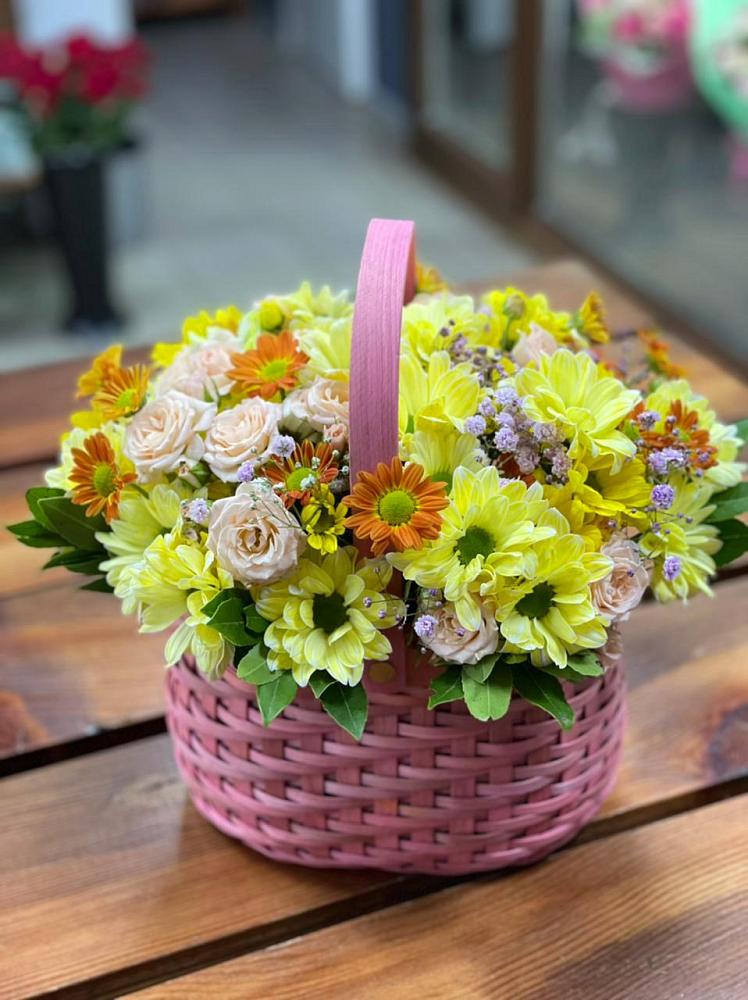 Цветочная композиция из Хризантемы и Розы в корзине в Винсадах