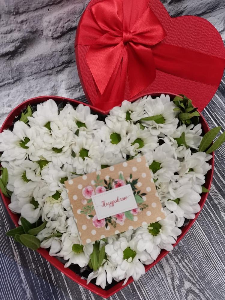 Цветочная композиция из Хризантемы в виде сердца в Винсадах