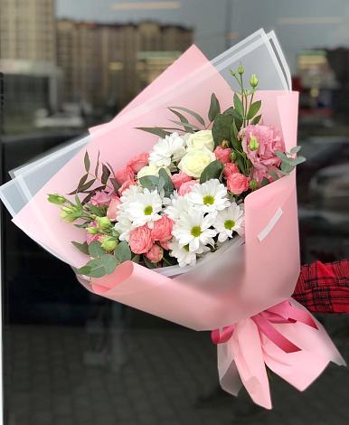Букет цветов из: Розы, Лизиантусы и Хризантемы в Винсадах