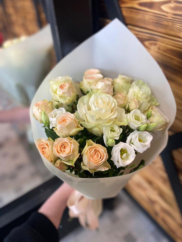 Букет цветов из: Розы и Лизиантусы в Винсадах